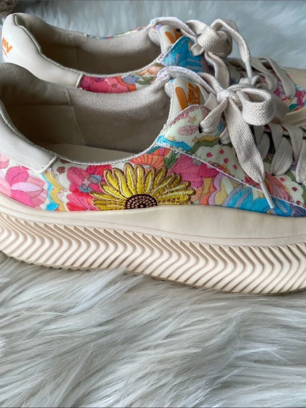 Circus by Sam Edelman bold floral